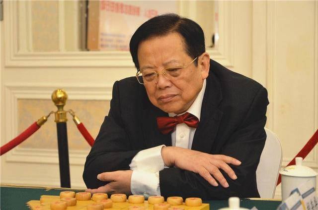 Hu Ronghua in a blindfold exhibition