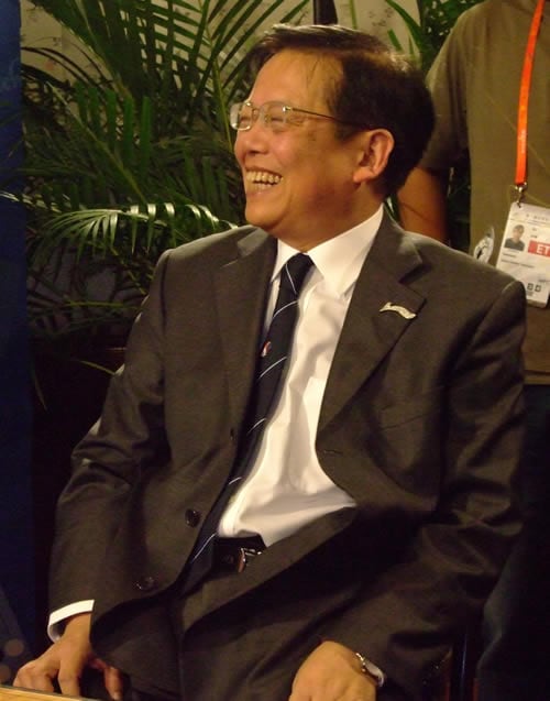 Hu Ronghua in a formal interview